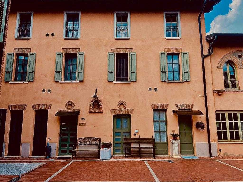 La Casina Dello - historic Italian guesthouse facade